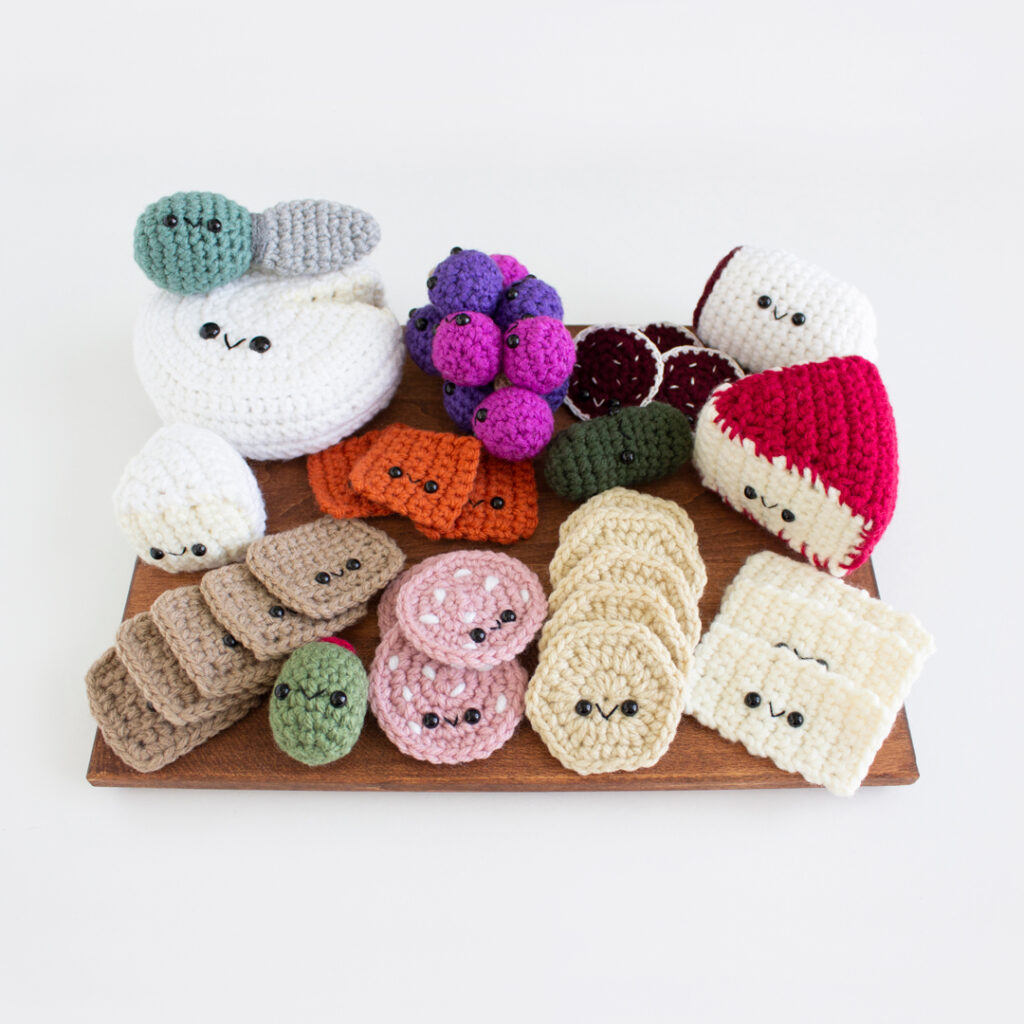 Free Crochet Pattern - Amigurumi Charcuterie Board - Part 1 