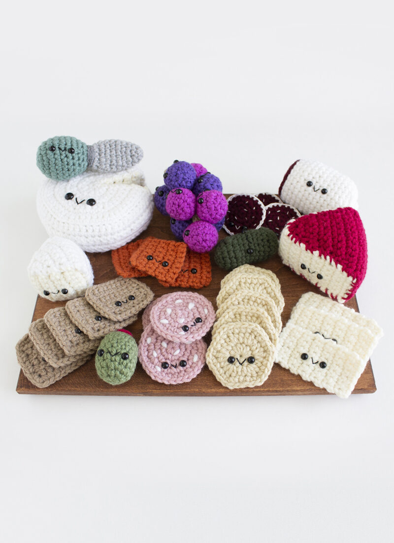 Free Crochet Pattern – Amigurumi Charcuterie Board – Part 1