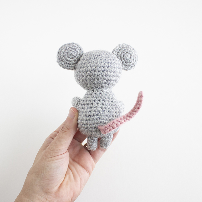 Free Crochet Christmas Mouse tail 03