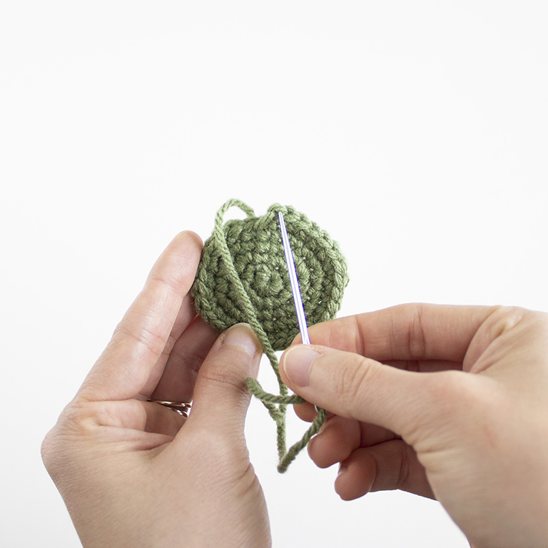 How to Crochet Amigurumi - Clean Fasten off - 06