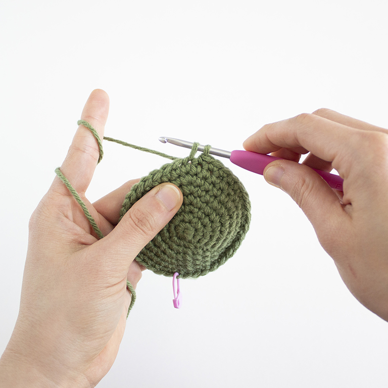 How to Crochet - Clean Color Change - 01