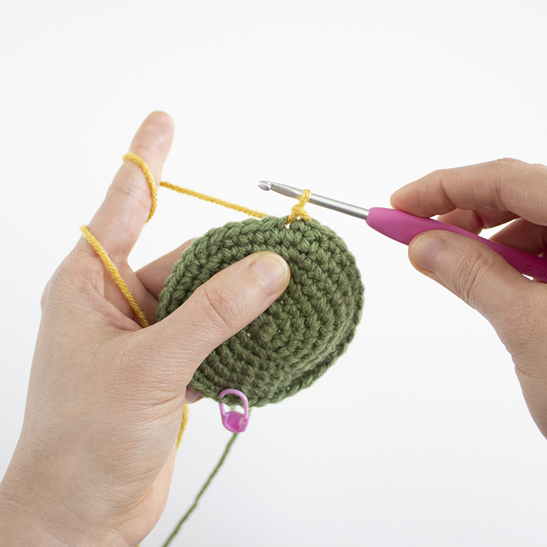 How to Crochet - Clean Color Change - 06
