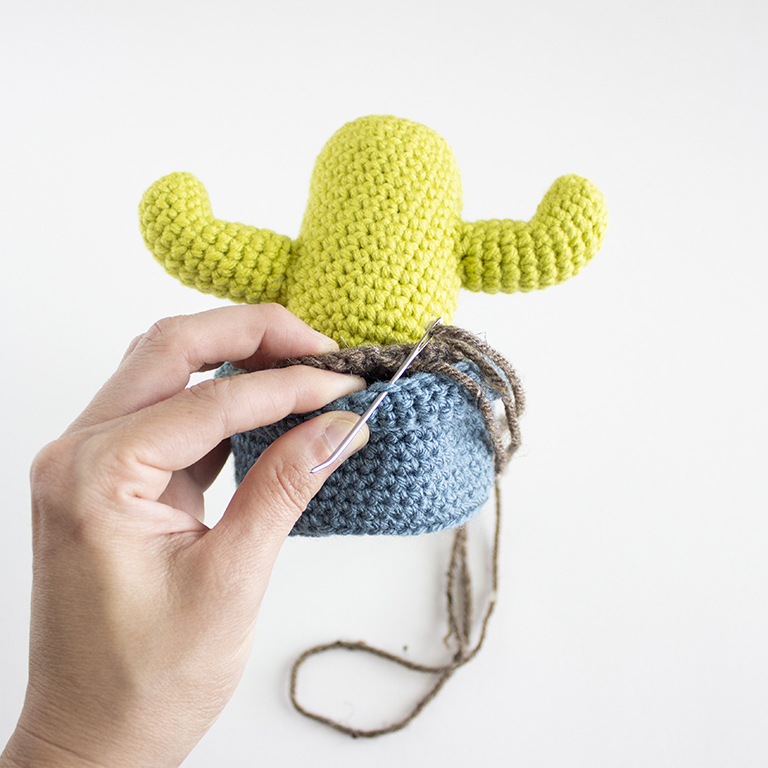 free amigurumi crochet saguaro cactus pattern - assembly 21