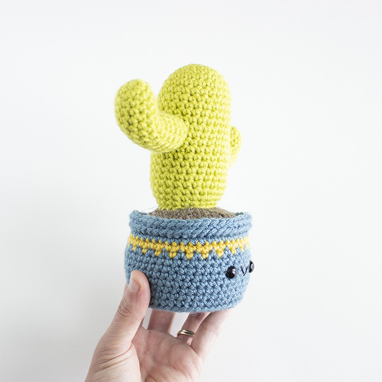 free amigurumi crochet saguaro cactus pattern - assembly 26