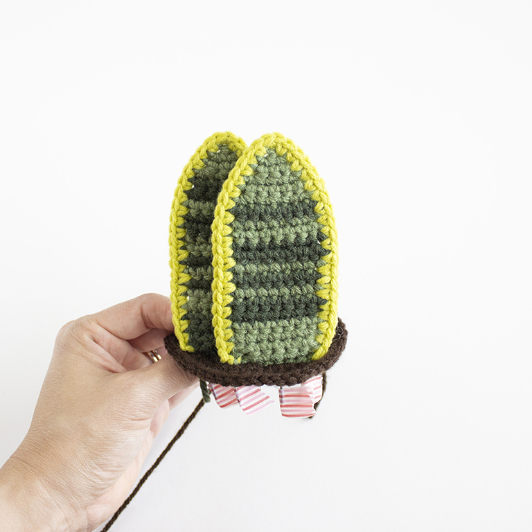 Free Crochet Snake Plant Amigurumi Pattern - LEAF VARIATIONS - ASSEMBLY - 07