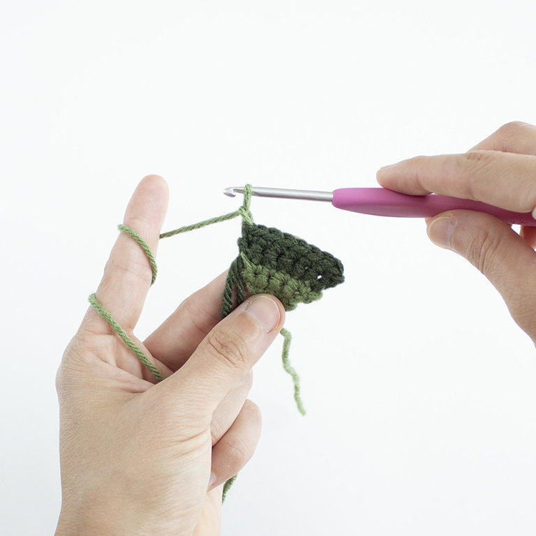 Free Crochet Snake Plant Amigurumi Pattern - LEAF VARIATIONS - LEAF BUILD - 05