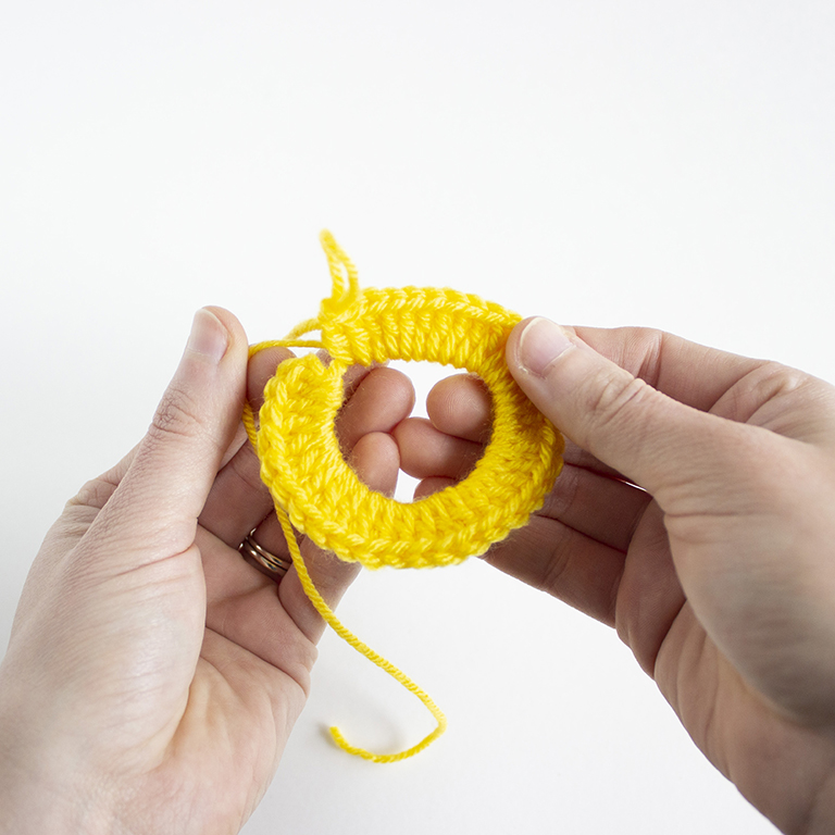pineapple upside down cake amigurumi crochet pattern- pineapple ring - 08