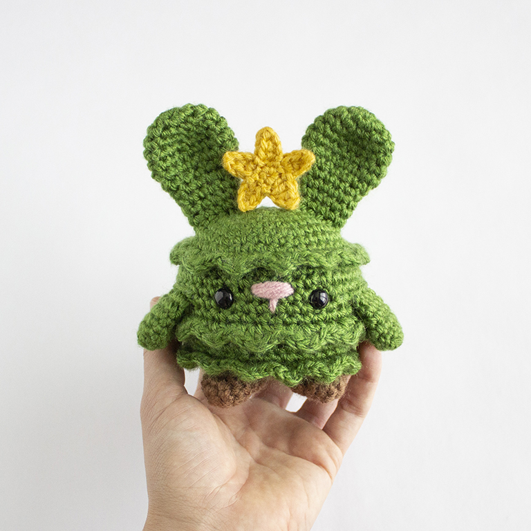 Free Crochet Christmas Tree Bunny - Amigurumi Star - 09
