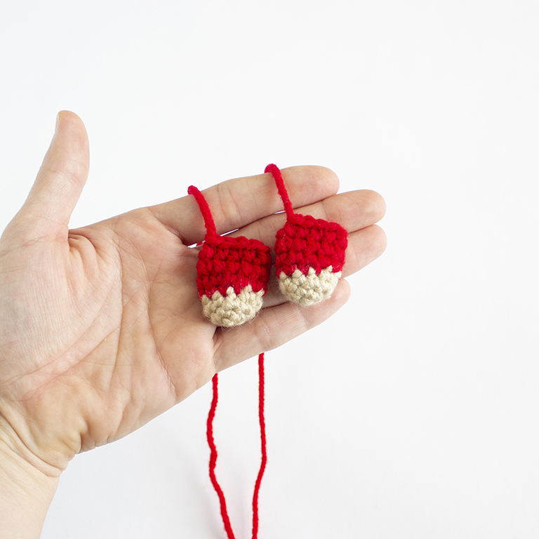 Free Crochet Christmas Santa Claus Bunny - Amigurumi Arms - 01