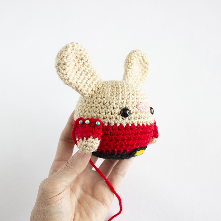 Free Crochet Christmas Santa Claus Bunny - Amigurumi Arms - 02
