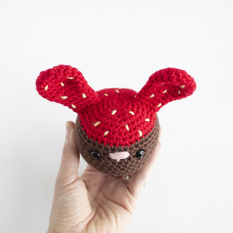 FREE Crochet Valentine’s Day Bunny- Chocolate Covered Strawberry Bunny Ears