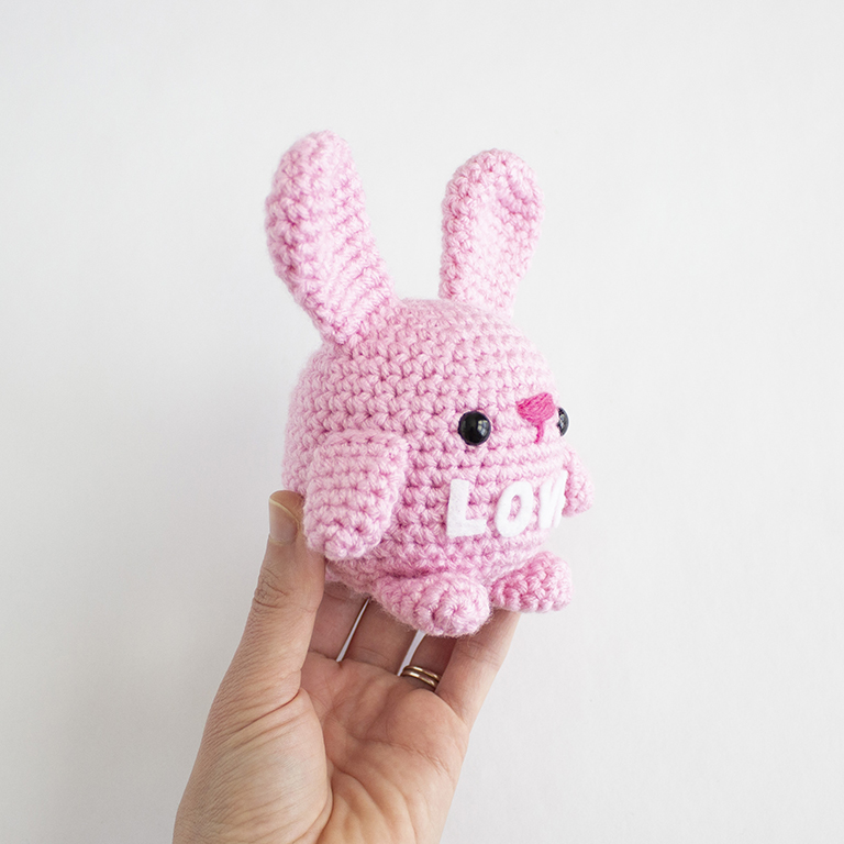 FREE Crochet Valentine’s Day Bunny - Conversation Heart Bunny - Felt Letters Hero 02