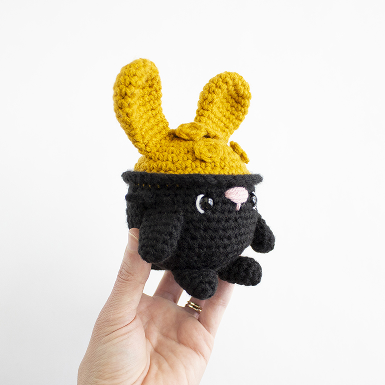 FREE Crochet St. Patricks Day Amigurumi Bunnies - Pot of Gold Bunny - Pot of Gold Hero 2