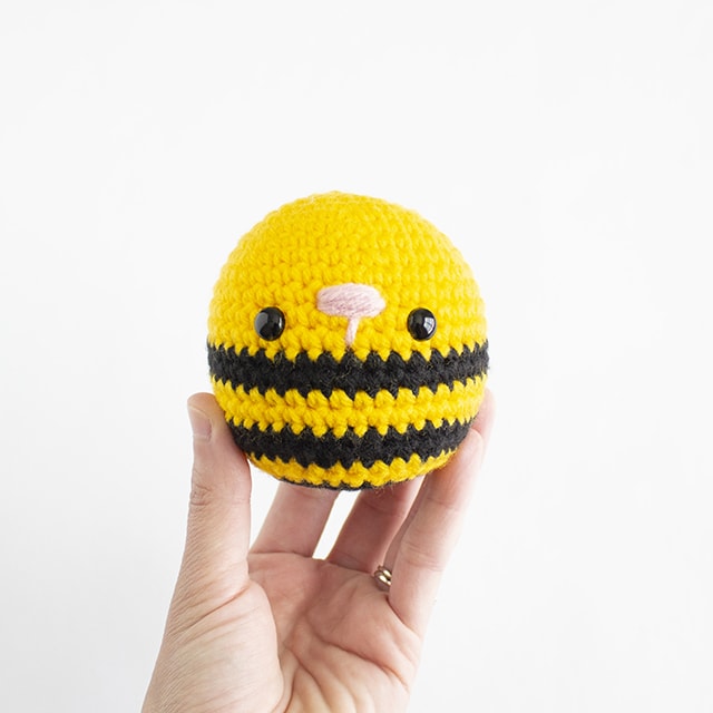 Spring Garden Bunnies Crochet Amigurumi Patterns - Bumblebee - Body - 01