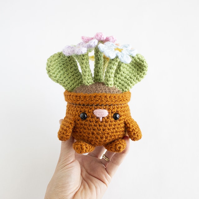 Crochet Pattern: Spring Chicks, PDF Amigurumi Pattern – A Menagerie of  Stitches