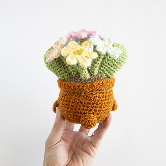 Roseate Rose Vase Free Crochet Pattern - Knot Bad