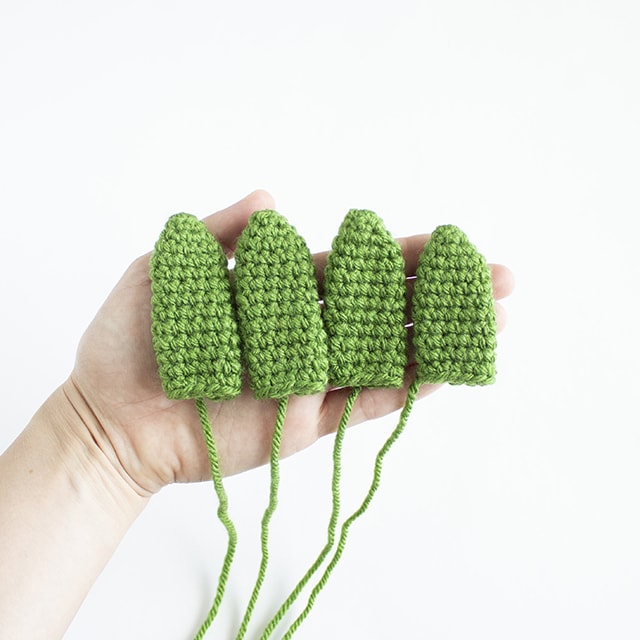 Amigurumi Summer Chubby Bunny Free Crochet Pattern- Pineapple Bunny 02 Leaves