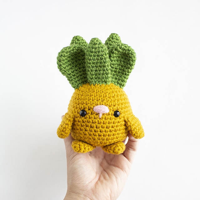 Amigurumi Summer Chubby Bunny Free Crochet Pattern- Pineapple Bunny 04 Leaves Placement