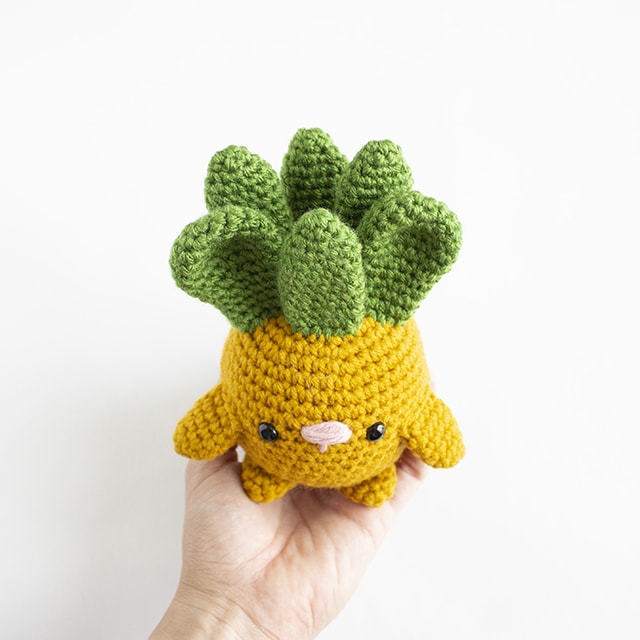 Amigurumi Summer Chubby Bunny Free Crochet Pattern- Pineapple Bunny 06 Leaves Placement