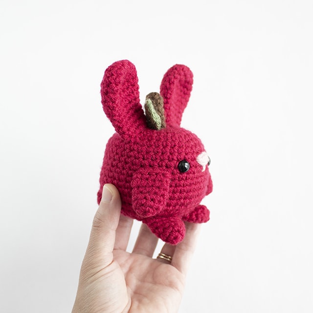 Back To School Amigurumi - Crochet Apple Bunny Hero 13