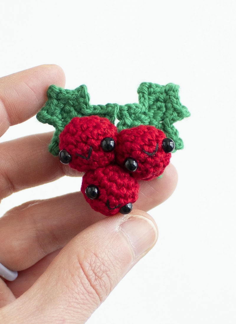 Free Holly Plant Crochet Pattern