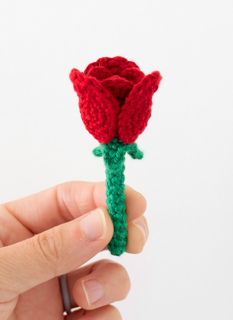 AMIGURUMI CROCHET ROSE PATTERN FEATURE