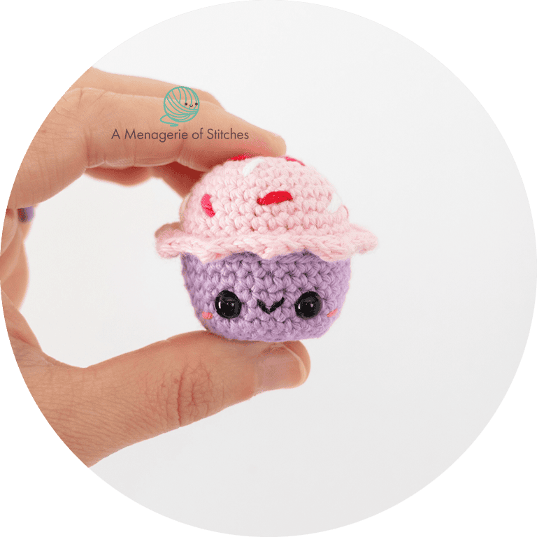 CROCHET AMIGURUMI CUPCAKE PATTERN CIRCLE WATERMARK 1 compressed